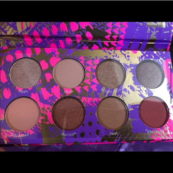 NIB Tarte Dare To Live Eye Set Eyeshadow Make Up - Picture 8 of 15